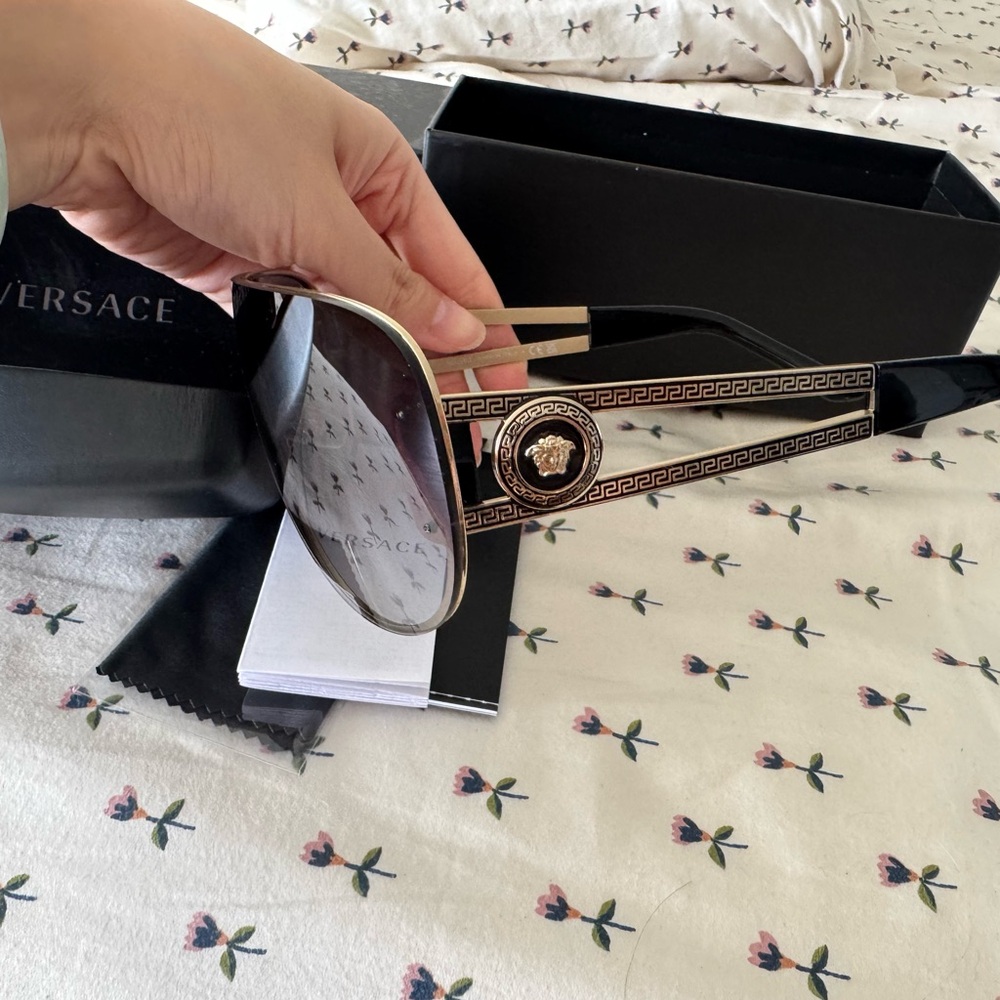 Full Packaging VERSACE Pilot Sunglasses 41mm - Picture 4 of 9
